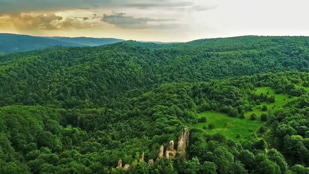 Drone Grand Tour footage of the Tustan Karpaty mountains